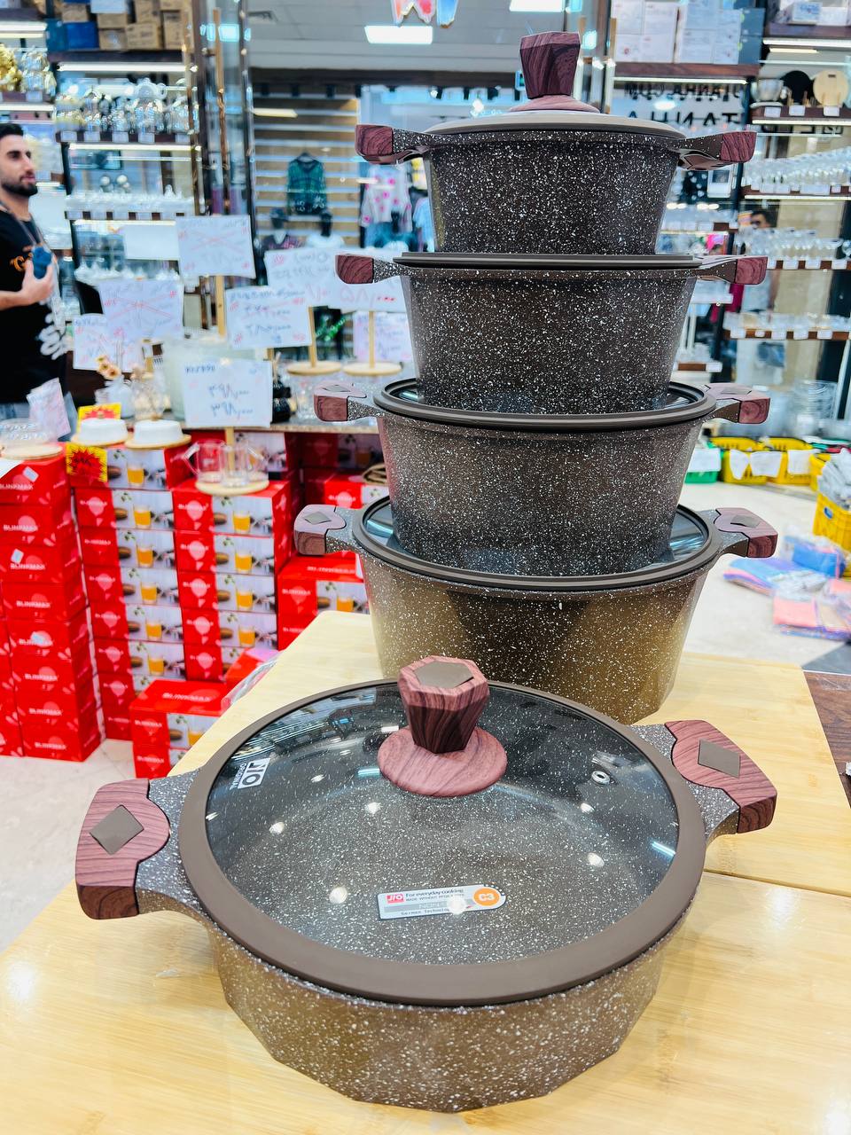IMG_20251101_232500_132 سرویس قابلمه 10 پارچه گرانیت ضدخش ، کم روغن و نچسب جیو وارداتی از چین در فروشگاه تنها پیشتازان