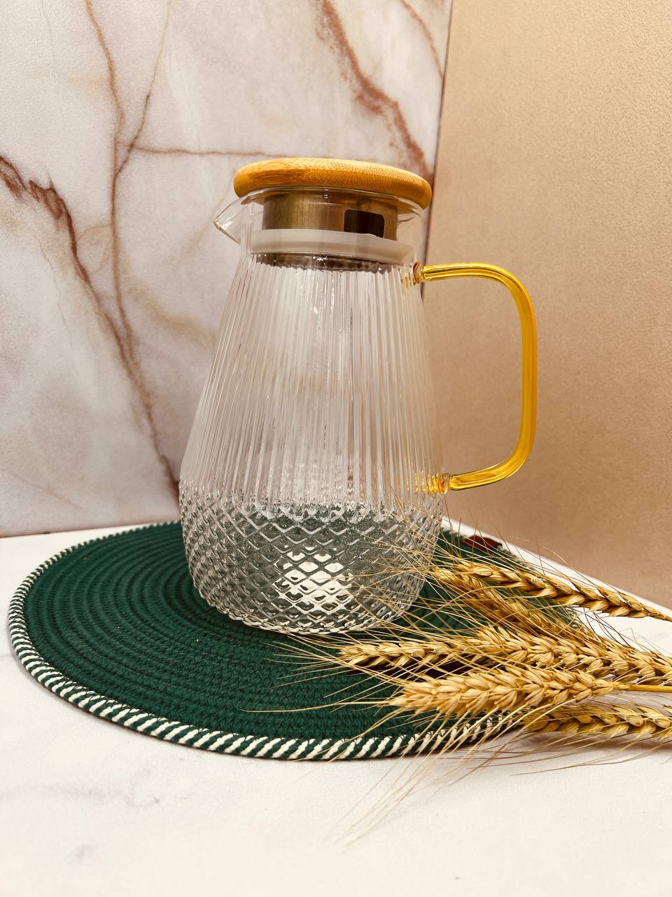 IMG_20240406_023401_757 پارچ پیرکس درب بامبو دسته طلایی آنتی شوک با کیفیت ثابت