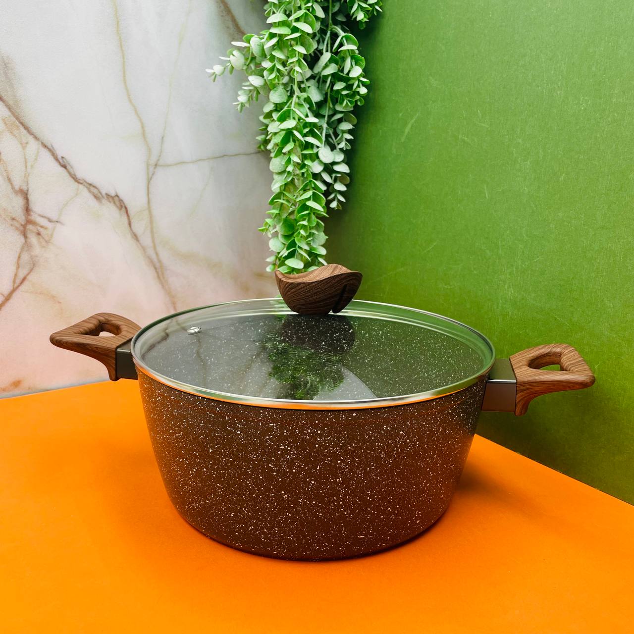 IMG_20240814_233023_393 خرید اینترنتی قابلمه سایز 26بارولی جنس گرانیتی با درب پیرکس بهترین کیفیت و کمترین قیمت بازرگانی تنها پیشتازان منطقه آزاد انزلی