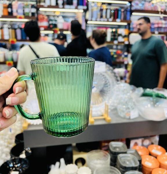 لیوان‌های مدرن رنگی برای نوشیدنی